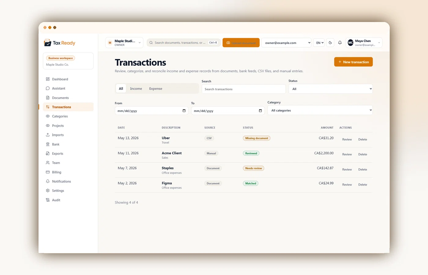 Liste de transactions avec catégories, statuts et montants en CAD